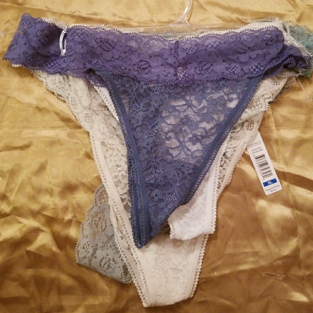 SOPHIE B. THONGS  4pr